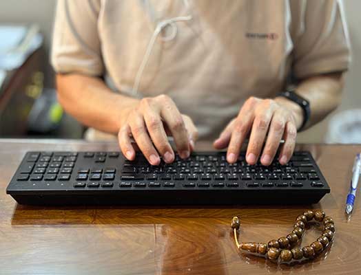 الجميع راضٍ، فمن وراء الفوضى؟ 1 Dia El Said Hands الجميع راضٍ، فمن وراء الفوضى؟