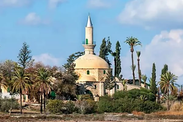 Hala Sultan Tekke Mosque in Cyprus Hala Sultan Tekke Mosque in Cyprus منارات مضئية في أوروبا