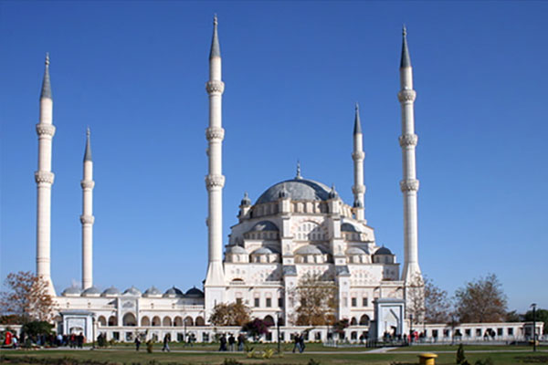 Sabancı Merkez Camii (Adana, Turkey) Sabanci Merkez Camii Adana Turkey منارات مضئية في أوروبا