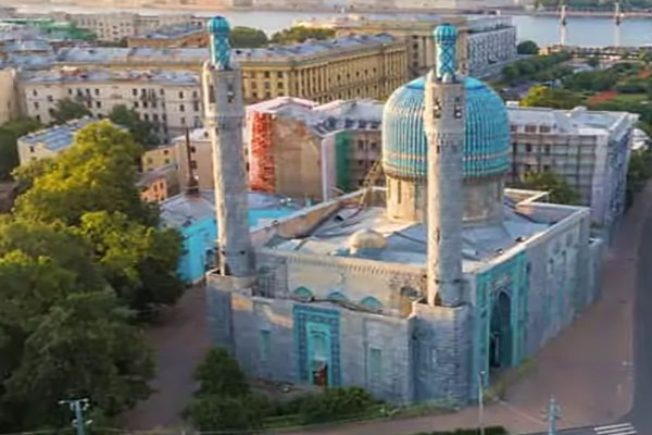 The St. Petersburg Mosque in Russia The St. Petersburg Mosque in Russia منارات مضئية في أوروبا